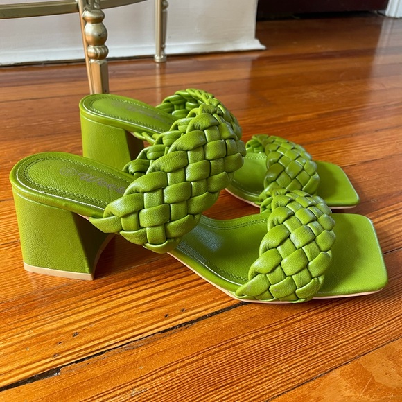 Weeboo Dorothy Spring Green Woven square toed sandals in 8.5 - Picture 4 of 4